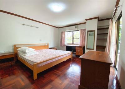 Pet-Friendly Paradise! 3 BR Apartment with Balcony in Sukhumvit Soi 8 - 920071001-12597
