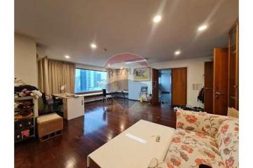 Spacious Unit in Asoke Renovate to be your own style