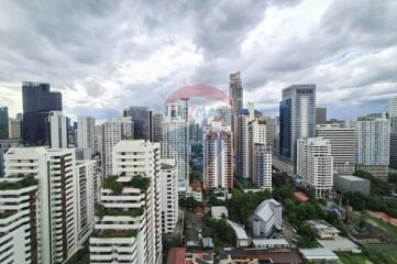 Spacious Unit in Asoke Renovate to be your own style