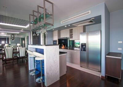 An extraordinary premium 2 bedroom duplex penthouse apartment to rent at The Shine