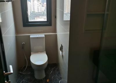 1-BR Condo at The Edge Sukhumvit 23 near MRT Sukhumvit