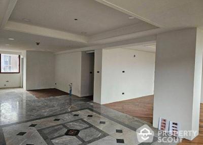 3-BR Condo at Sribumpen Condo Home near MRT Khlong Toei