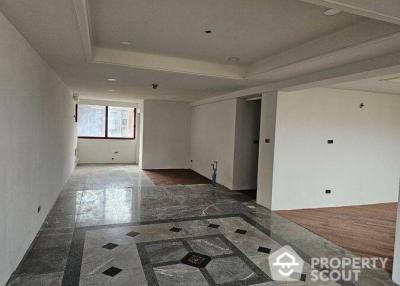 3-BR Condo at Sribumpen Condo Home near MRT Khlong Toei