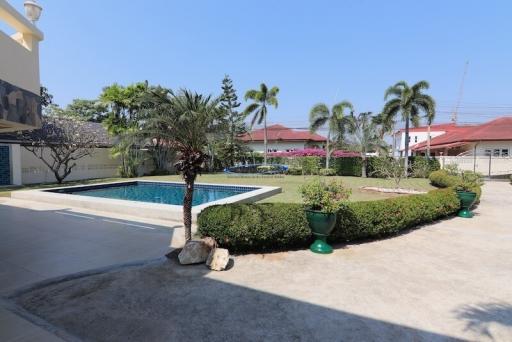 City center pool villa on large land for sale Hua Hin