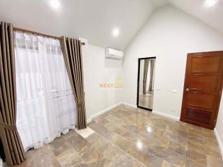 2 Bedrooms Villa / Single House East Pattaya H011640