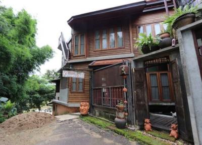 House to rent overlooking Ping River