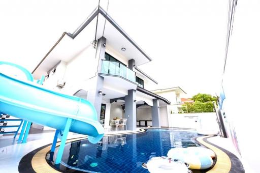 Exclusive poolvilla with 6 bedrooms in Jomtien