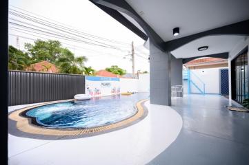 Exclusive poolvilla with 6 bedrooms in Jomtien