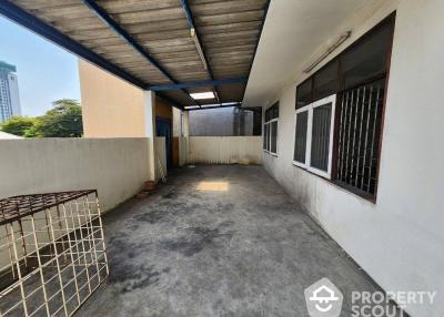 1-BR Townhouse at Private Building near BTS Bearing
