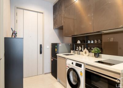 Modern kitchen with integrated appliances and ample cabinet space
