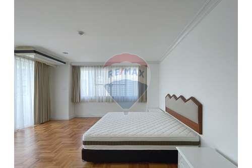 4 bed pet allowed private rooftop BTS phrompong