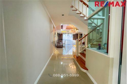 286 Sqm., 4 Beds House listed for ฿ 14,000,000.