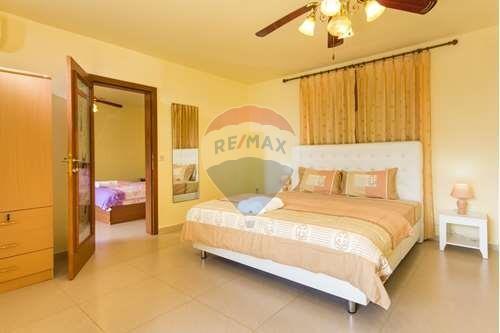 Spacious 5-bedroom pool villa