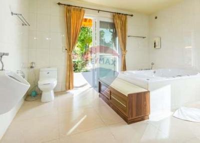 Spacious 5-bedroom pool villa