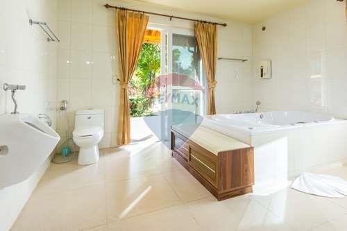 Spacious 5-bedroom pool villa