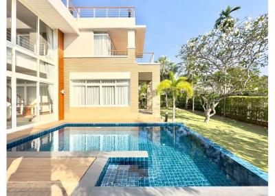 572 Sqm., 3 Beds, 6 Baths Townhouse listed for ฿ 35,000,000.