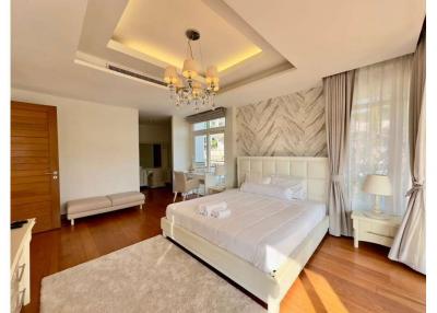 572 Sqm., 3 Beds, 6 Baths Townhouse listed for ฿ 35,000,000.