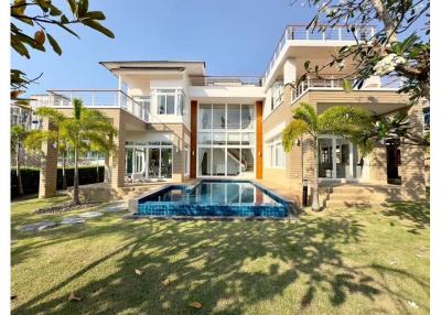 572 Sqm., 3 Beds, 6 Baths House listed for ฿ 35,000,000.