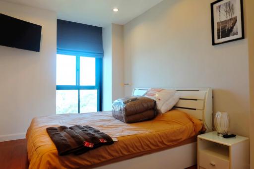 คอนโดนี้มี 1 ห้องนอน  อยู่ในโครงการ คอนโดมิเนียมชื่อ The Axis Condo Pattaya 