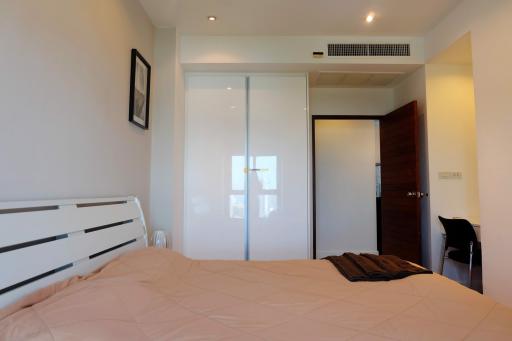 คอนโดนี้มี 1 ห้องนอน  อยู่ในโครงการ คอนโดมิเนียมชื่อ The Axis Condo Pattaya 