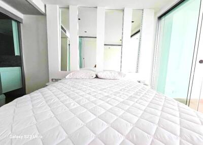 Spacious 1 bedroom condo on Pratumnak Hill