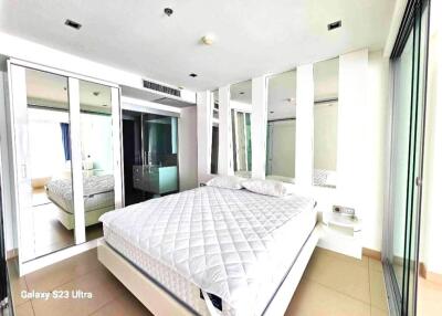 Spacious 1 bedroom condo on Pratumnak Hill