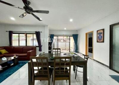 House For sale 3 bedroom 250 m² with land 270 m² in Adare Garden, Pattaya