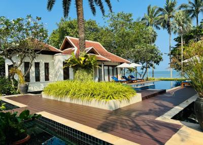 5 bedrooms beach front villa for sale on Lipa Noi beach