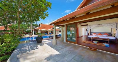 5 bedrooms beach front villa for sale on Lipa Noi beach