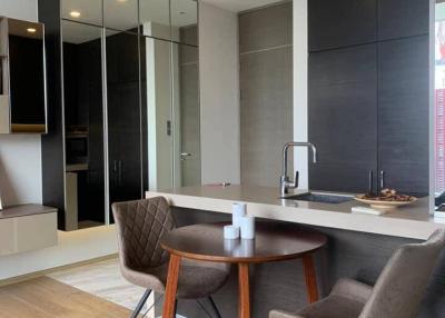 1-BR Condo near BTS Sala Daeng (ID 529946)