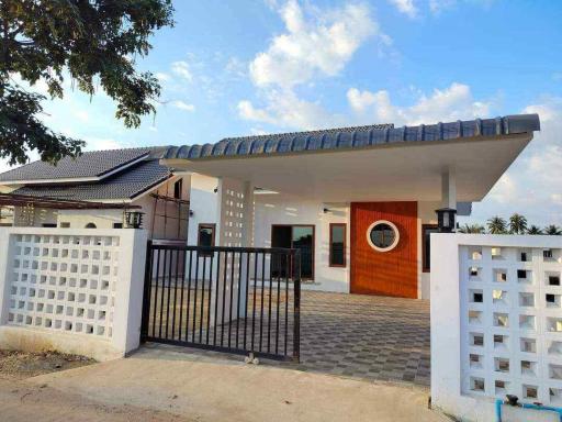 Discover this 3-bed, 2-bath single house for sale Chiang Mai Puriville 1 project. Ideal for family living. Inclusive of water tank, kitchen amenities, and more.