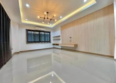 Spacious 7BR Twin House for Sale in Chiang Mai - Reduced Price