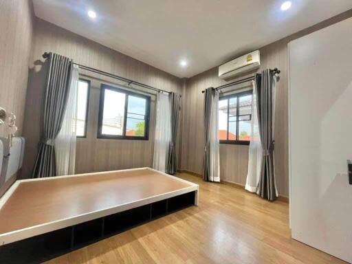 Downtown Chiang Mai twin house for sale with built-in furniture, curtains, ACs, full hot/cold water system. Don