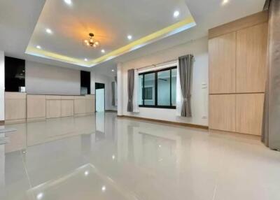 Spacious 7BR Twin House for Sale in Chiang Mai - Reduced Price