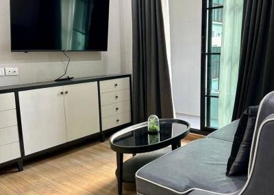 1-BR Condo at The Reserve Kasemsan 3 near BTS National Stadium