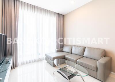 Condo at Menam Residences for rent