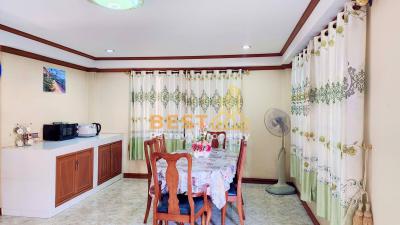 3 Bedrooms Villa / Single House East Pattaya H011646