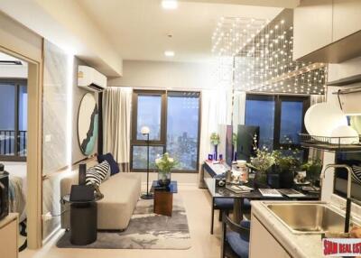 New High-Rise Condo with Roof Top Facilities next to BTS Pho Nimit, Krung Thonburi - 2 Bed Units