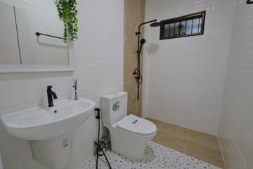 Modern bathroom with white fixtures and tile