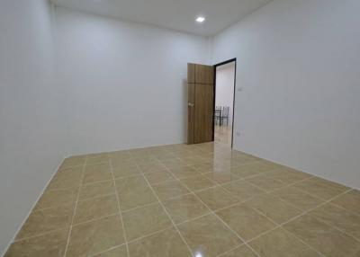 Spacious and bright unfurnished room with tiled flooring