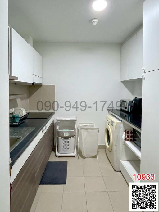 Compact and modern kitchen with appliances included