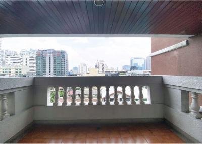 Homey Pet-Friendly Low-Rise Apartment with 3 Bedrooms in Sukhumvit 15, Close to NIST - 920071001-12602