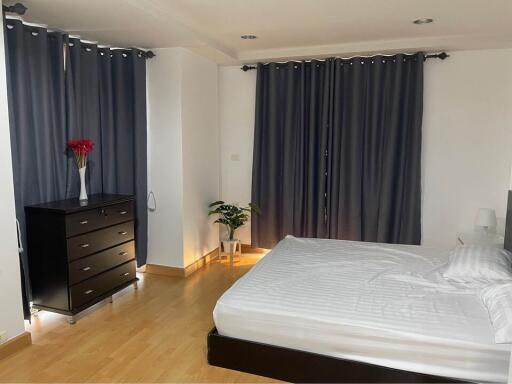 Condo for Rent at RESORTA CONDOMINIUM