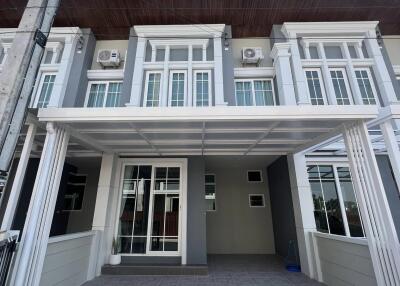 Townhouse for Rent at Golden Town RuamChok