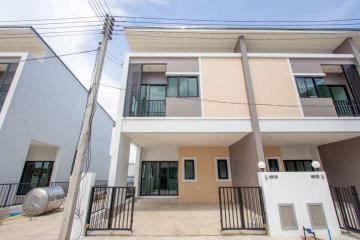Bo Sang Townhouse: 3 Beds, B-Home Development