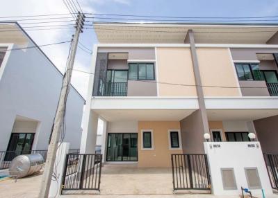 Bo Sang Townhouse: 3 Beds, B-Home Development