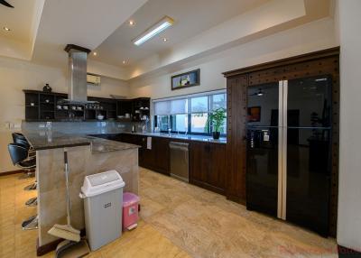 6 Bed House For Sale In East Pattaya - Santa Maria