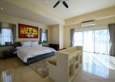 6 Bed House For Sale In East Pattaya - Santa Maria