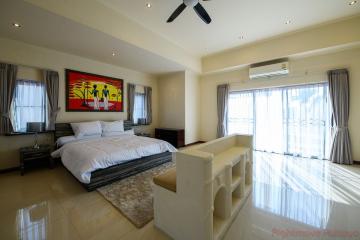 6 Bed House For Sale In East Pattaya - Santa Maria