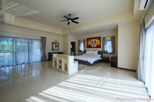 6 Bed House For Sale In East Pattaya - Santa Maria